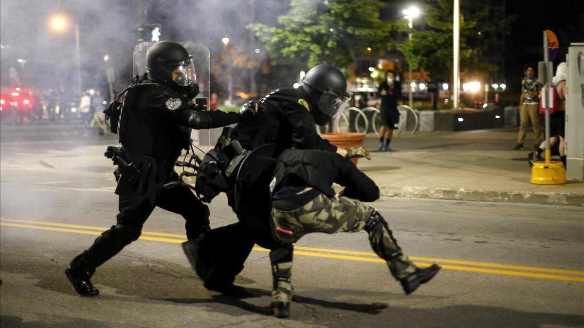 Fuerte choque policial con manifestantes