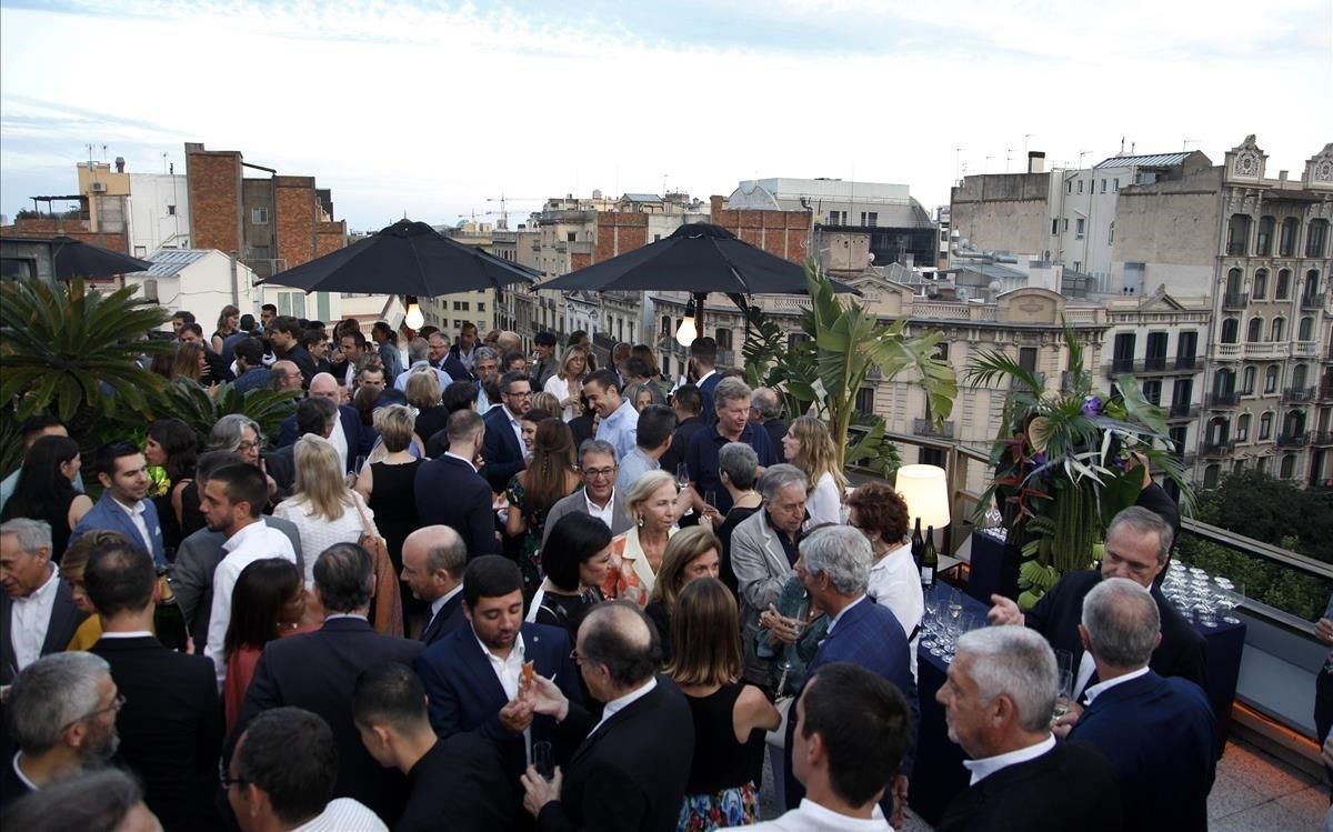 La terraza, al completo. La terraza, al completo.