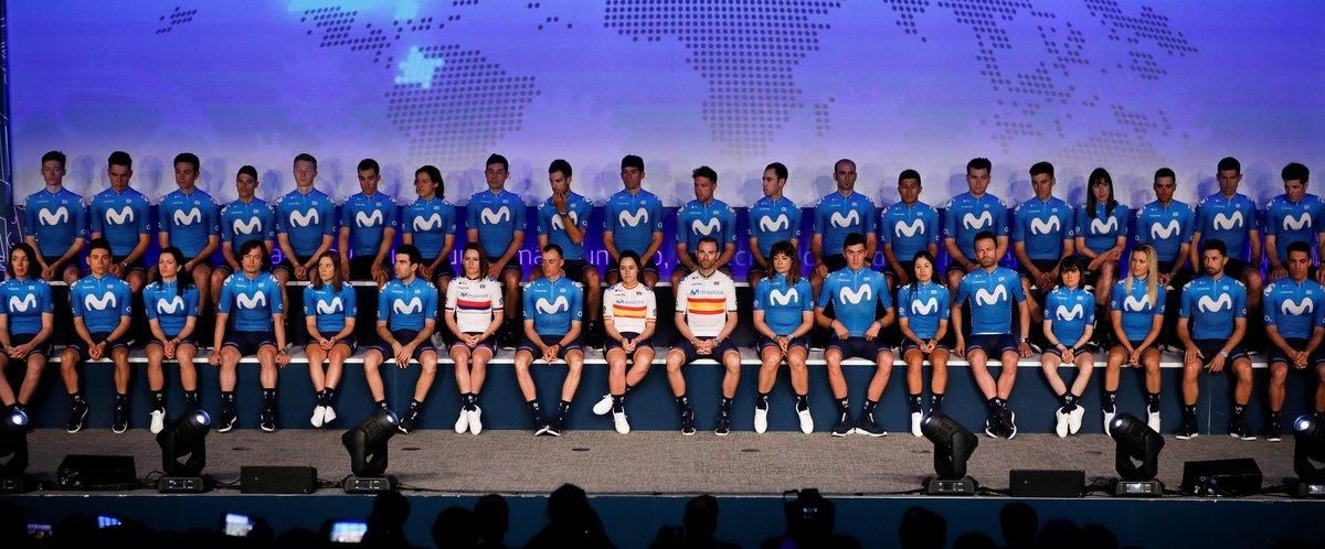 El Movistar, al completo, durante la presentación del equipo en Madrid. El Movistar, al completo, durante la presentación del equipo en Madrid.