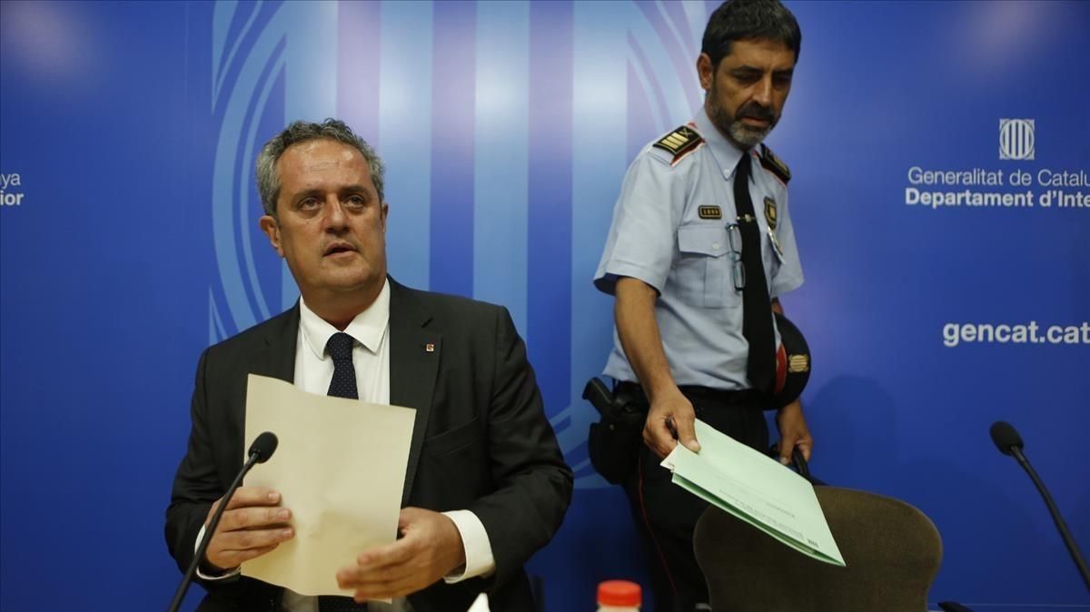 La comparecencia del conseller Joaquim Forn y del major de los Mossos, Josep Lluís Trapero, sobre el aviso de la CIA. La comparecencia del conseller Joaquim Forn y del major de los Mossos, Josep Lluís Trapero, sobre el aviso de la CIA.