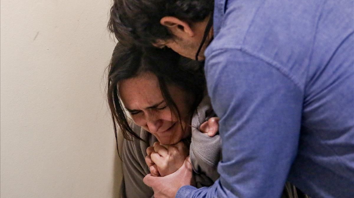 Un hombre levanta la voz y simula un caso de violencia de genero con su pareja durante ejercicio de formación impartido por la Policia Municipal de Madrid que simula un caso de violencia de genero y violencia familiar. Un hombre levanta la voz y simula un caso de violencia de genero con su pareja durante ejercicio de formación impartido por la Policia Municipal de Madrid que simula un caso de violencia de genero y violencia familiar.