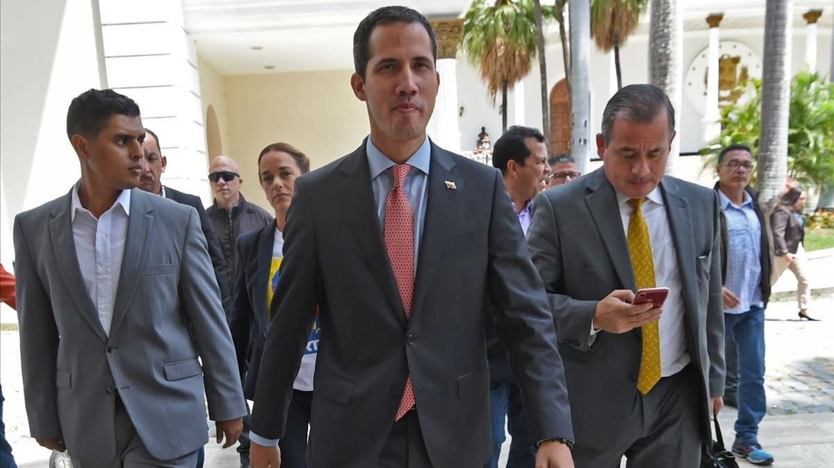 Juan Guaidó llega a la sede de la Asamblea Nacional. Juan Guaidó llega a la sede de la Asamblea Nacional.