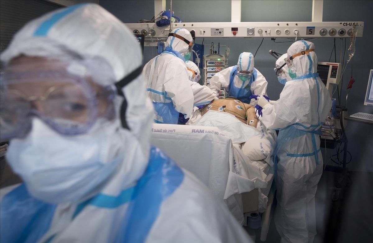 La uci, unidad de curas intensivas, del Hospital del Mar, donde están ingresados enfermos graves por covid-19. La uci, unidad de curas intensivas, del Hospital del Mar, donde están ingresados enfermos graves por covid-19.