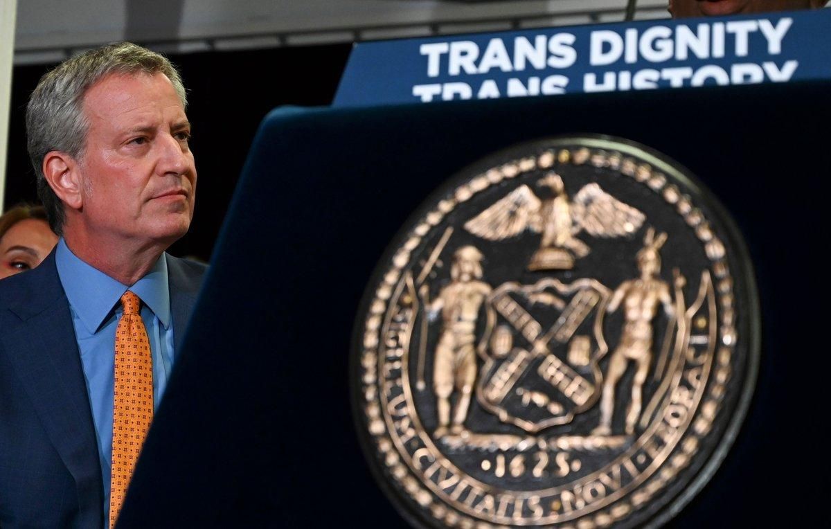 El alcalde de Nueva York, Bill de Blasio, en el homenaje a Marsha P. Johnson y Sylvia Rivera, dos activistas transgénero. El alcalde de Nueva York, Bill de Blasio, en el homenaje a Marsha P. Johnson y Sylvia Rivera, dos activistas transgénero.