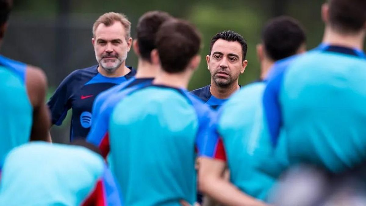 Xavi y Òscar Hernández se dirigen a la plantilla en el penúltimo entrenamiento de Nueva York. Xavi y Òscar Hernández se dirigen a la plantilla en el penúltimo entrenamiento de Nueva York.