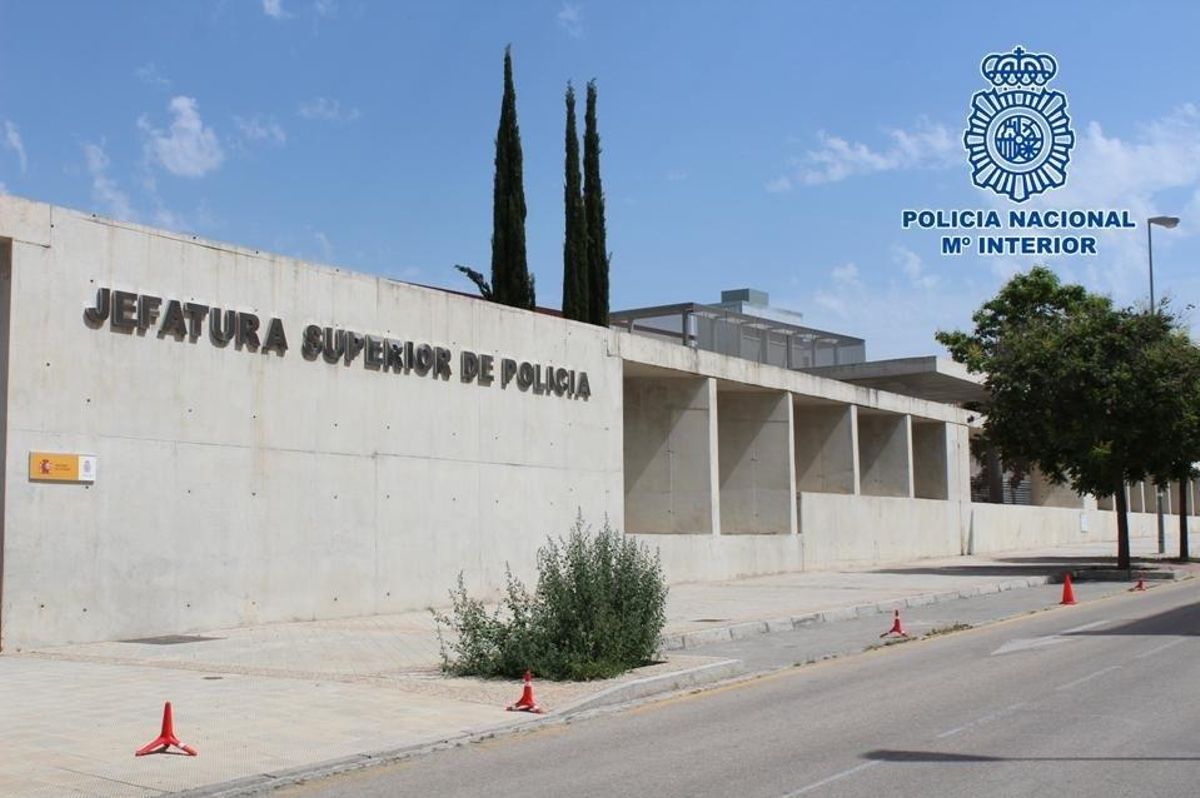 Investigat un jove de 18 anys per la suposada violació d’una noia en un pàrquing a Granada Investigat un jove de 18 anys per la suposada violació d’una noia en un pàrquing a Granada