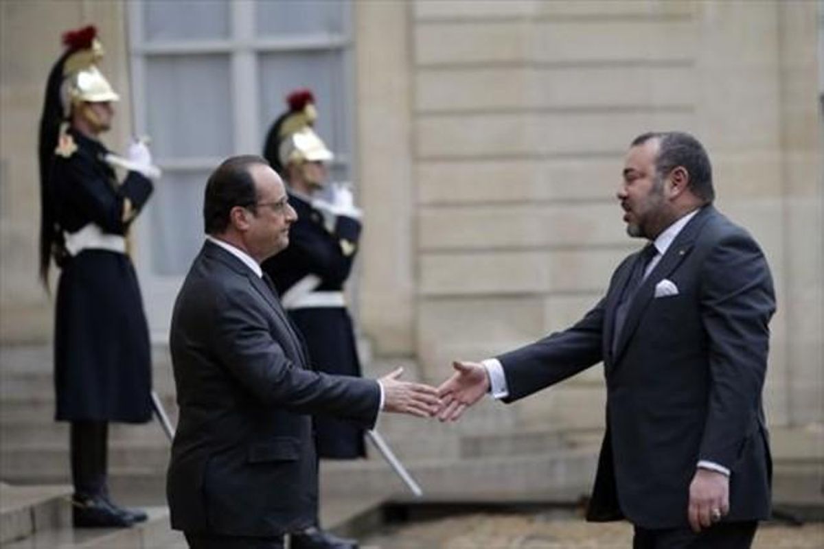 François Hollande recibe al rey Mohamed VI de Marruecos, ayer en París. François Hollande recibe al rey Mohamed VI de Marruecos, ayer en París.