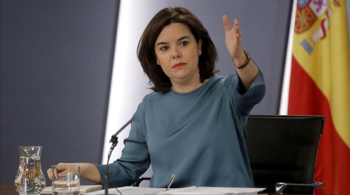 La vicepresidenta del Gobierno, Soraya Sáenz de Santamaria, durante una rueda posterior al Consejo de Ministros. La vicepresidenta del Gobierno, Soraya Sáenz de Santamaria, durante una rueda posterior al Consejo de Ministros.