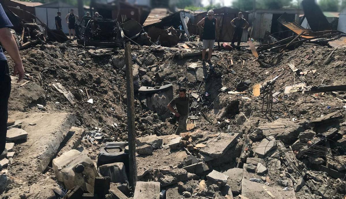 Destrozos causados por la caída de un misil en la ciudad ucraniana de Mykolaiv, el 28 de junio de 2022.