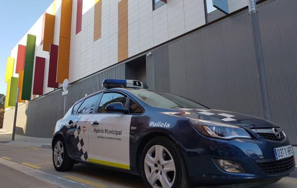 Un coche de la policía local de Mollet del Vallès. Un coche de la policía local de Mollet del Vallès.