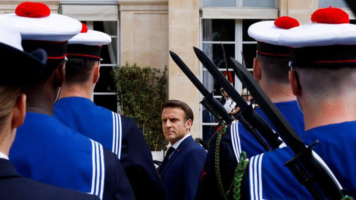Macron promet un «president nou» en la seva cerimònia d’investidura