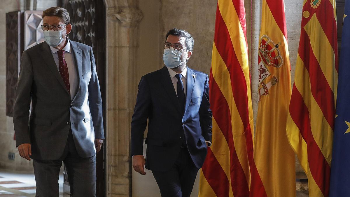 El presidente de la Generalitat, Ximo Puig, y el presidente de la Generalitat de Cataluña, Pere Aragonés, en el Palau de la Generalitat valenciana, a 8 de septiembre de 2021.