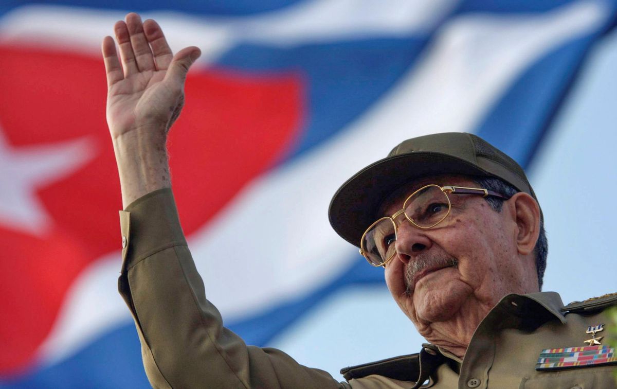 Raúl Castro llama a evitar la "restauración capitalista" con la que "sueñan" parte de los cubanos
