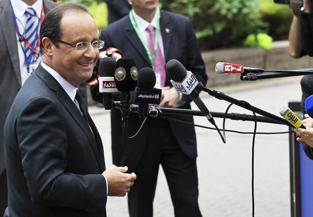 Hollande, a su llegada a la cumbre de jefes de Estado y de Gobierno de la UE en Bruselas. Hollande, a su llegada a la cumbre de jefes de Estado y de Gobierno de la UE en Bruselas.