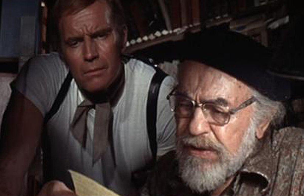 Charlton Heston y Edward G. Robinson, en ’Cuando el destino nos alcance’.