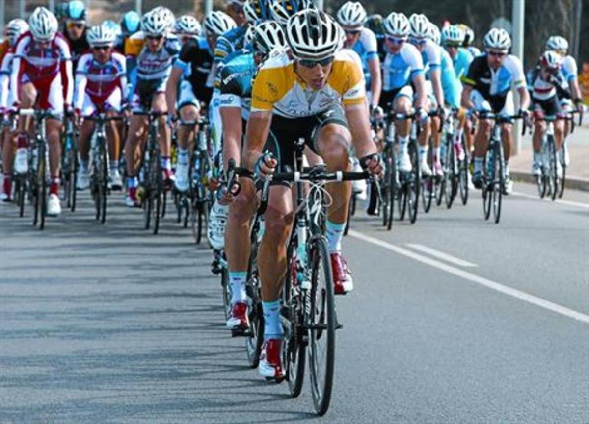 El pelotón de la Voltaa Catalunya 2013, lanzado hacia la meta, en una temporada clave para el ciclismo.