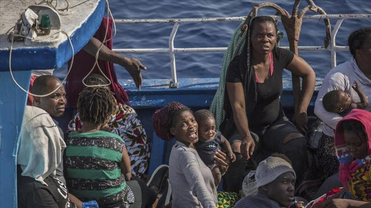 Rescate humanitario por parte del Open Arms el domingo 30 de junio de 2019. Rescate humanitario por parte del Open Arms el domingo 30 de junio de 2019.