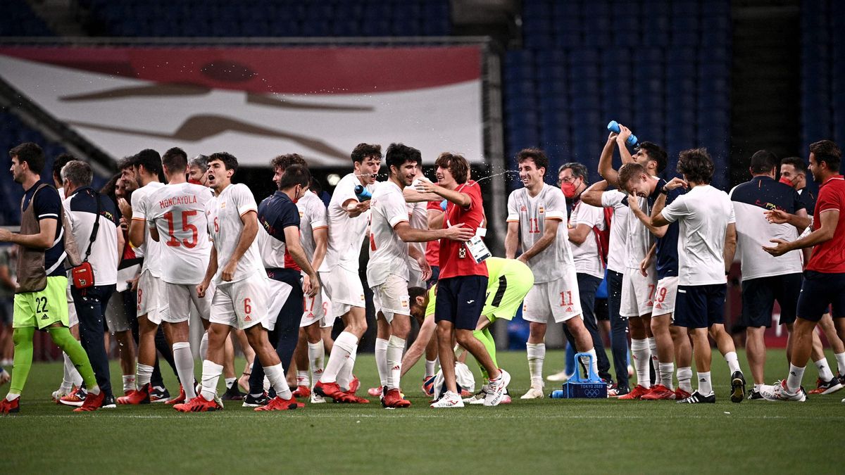 Felicidad en los jugadores españoles tras el pase a la final. Felicidad en los jugadores españoles tras el pase a la final.