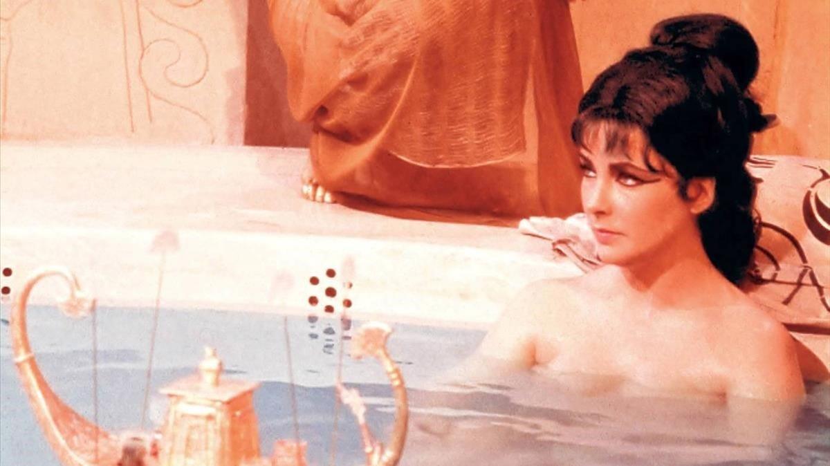 Elisabeth Taylor, durante su icónica interpretación de Cleopatra en el cine.
