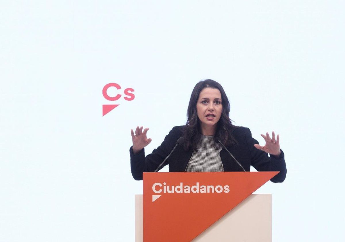 La presidenta de Ciudadanos, Inés Arrimadas, en rueda de prensa tras la reunión del comité permanente del partido, este 10 de noviembre en Madrid. La presidenta de Ciudadanos, Inés Arrimadas, en rueda de prensa tras la reunión del comité permanente del partido, este 10 de noviembre en Madrid.