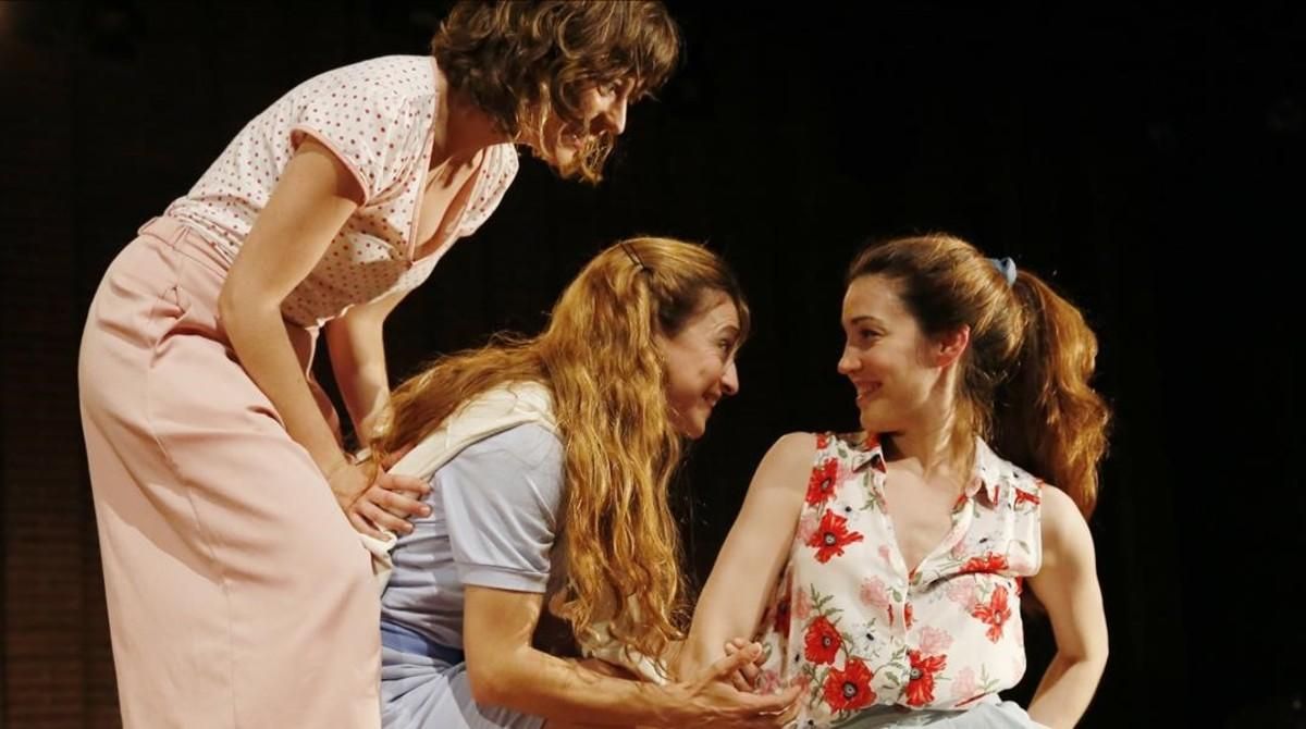 Tres actrices de Els Pirates en una escena de ’Somni d’una nit d’estiu’. Tres actrices de Els Pirates en una escena de ’Somni d’una nit d’estiu’.
