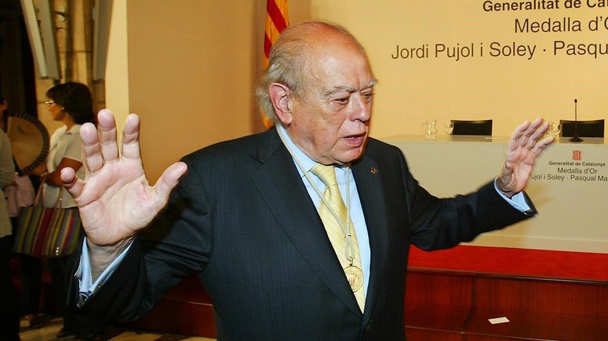 Jordi Pujol, en un acto institucional en el que el ’expresident’ José Montilla le impuso la Medalla d’Or de la Generalitat.