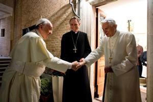 El Papa pide rezar por Benedicto XVI: Está muy enfermo.