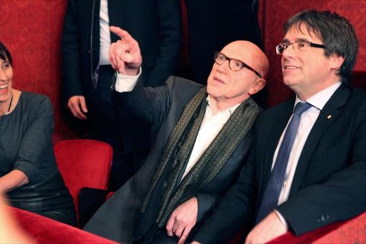Puigdemont, junto a su abogado Paul Bekaert, en la Ópera de Gante, la noche del miércoles.
