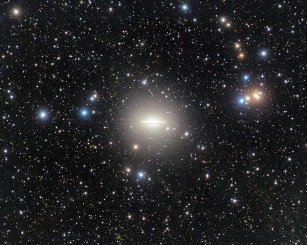 Una gran marea de estrellas recorre la misteriosa galaxia del Sombrero Una gran marea de estrellas recorre la misteriosa galaxia del Sombrero