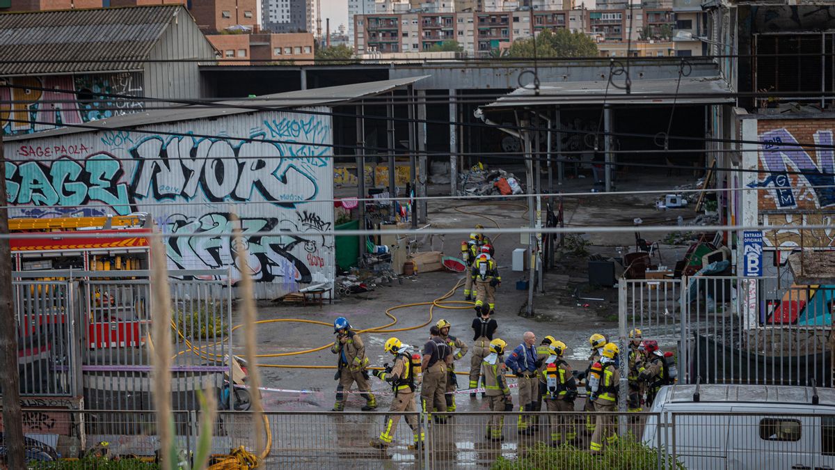 Aparatós incendi en una nau ocupada de l’Hospitalet Aparatós incendi en una nau ocupada de l’Hospitalet