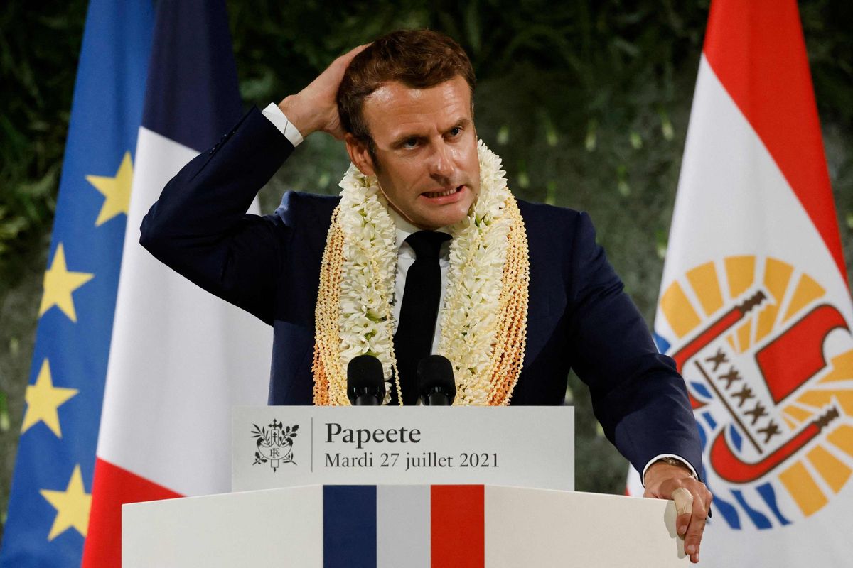 Macron durante su último discurso antes de abandonar la Polinesia. Macron durante su último discurso antes de abandonar la Polinesia.