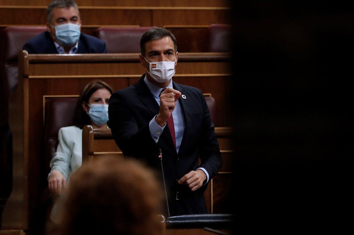 MADRID, 16/09/2020.- El presidente del Gobierno, Pedro Sánchez, durante su intervención en la sesión de control al Ejecutivo que se celebra este miércoles en el Congreso, en la que ha pedido al líder del PP, Pablo Casado, que ponga fin a 30 años del Partido Popular incumpliendo las leyes y demuestre que la formación que dirige no es la misma que la de José María Aznar y Mariano Rajoy. EFE/ J.J. Guillén MADRID, 16/09/2020.- El presidente del Gobierno, Pedro Sánchez, durante su intervención en la sesión de control al Ejecutivo que se celebra este miércoles en el Congreso, en la que ha pedido al líder del PP, Pablo Casado, que ponga fin a 30 años del Partido Popular incumpliendo las leyes y demuestre que la formación que dirige no es la misma que la de José María Aznar y Mariano Rajoy. EFE/ J.J. Guillén