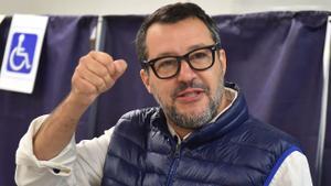 Salvini acude a votar en los comicios generales de Italia