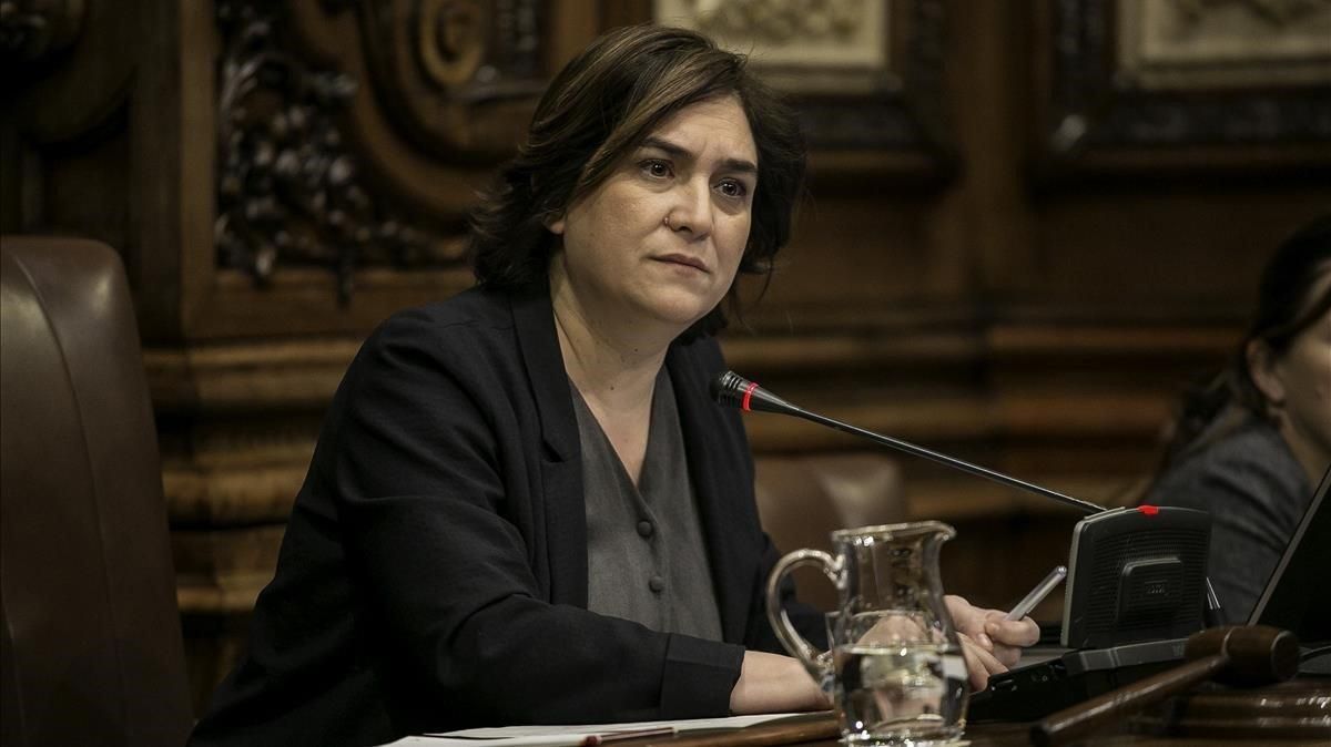 Ada Colau, durante un pleno del Ayuntamiento de Barcelona. Ada Colau, durante un pleno del Ayuntamiento de Barcelona.