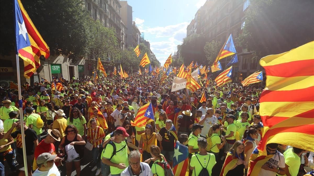 La manifestación independentista, en el cruce de Aragó con Bailén, esta Diada. La manifestación independentista, en el cruce de Aragó con Bailén, esta Diada.