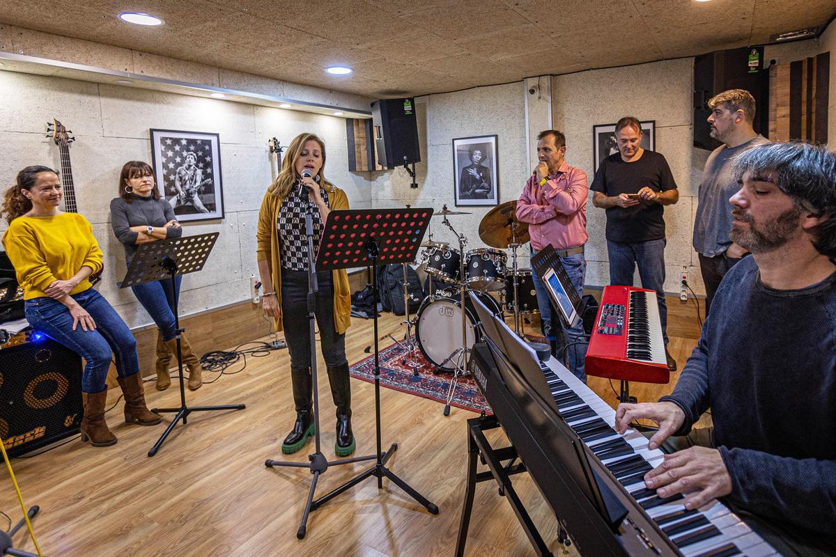 Xaiques Band: el grupo de música de los Mossos que canta para 'La Marató'