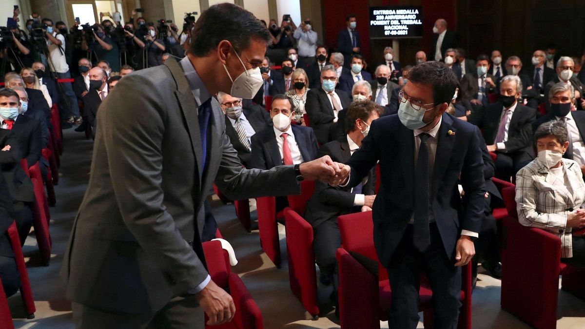 El presidente del Gobierno, Pedro Sánchez, y el ’president’ de la Generalitat, Pere Aragonès, en el acto de entrega de la medalla de Foment, el pasado 7 de junio en Barcelona. El presidente del Gobierno, Pedro Sánchez, y el ’president’ de la Generalitat, Pere Aragonès, en el acto de entrega de la medalla de Foment, el pasado 7 de junio en Barcelona.