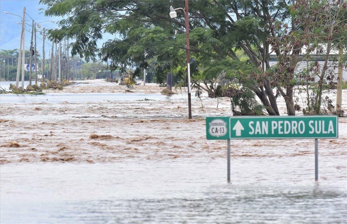Inundaciones en las calles de Honduras. Inundaciones en las calles de Honduras.