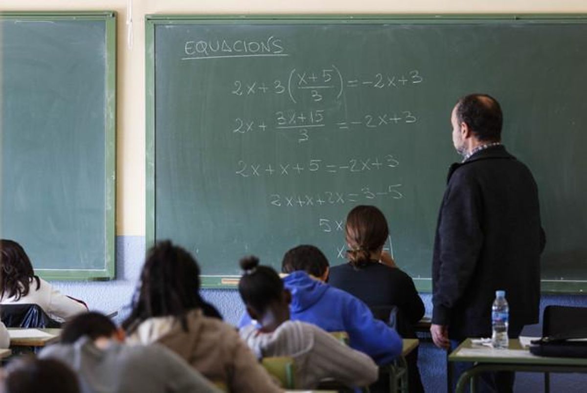Clase de matemáticas en un aula de ESO. Clase de matemáticas en un aula de ESO.