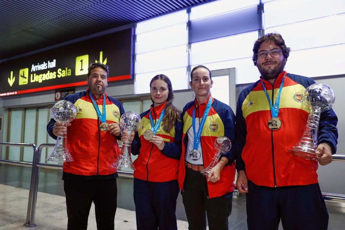 Los cuatro tiradores del equipo español, en el aeropuerto de Barajas. Los cuatro tiradores del equipo español, en el aeropuerto de Barajas.