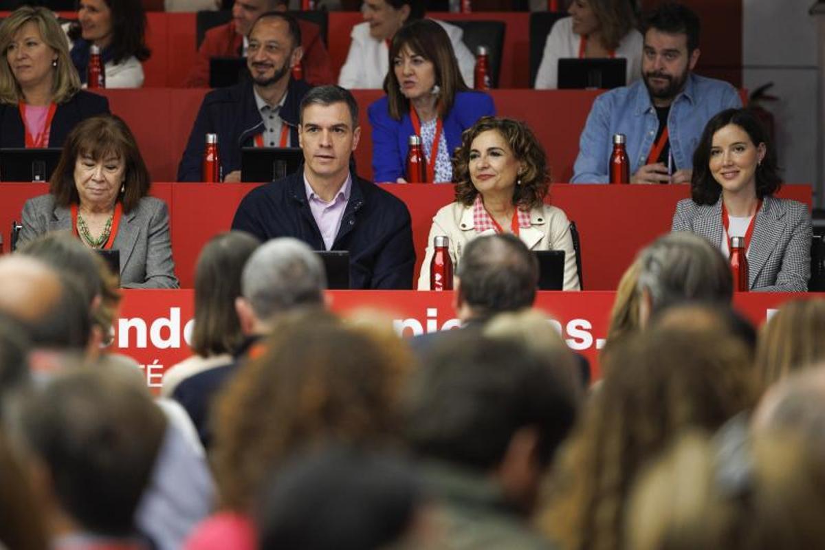 Sánchez atia el fantasma de les retallades del PP: «Nosaltres no ens inclinem davant els poderosos» Sánchez atia el fantasma de les retallades del PP: «Nosaltres no ens inclinem davant els poderosos»