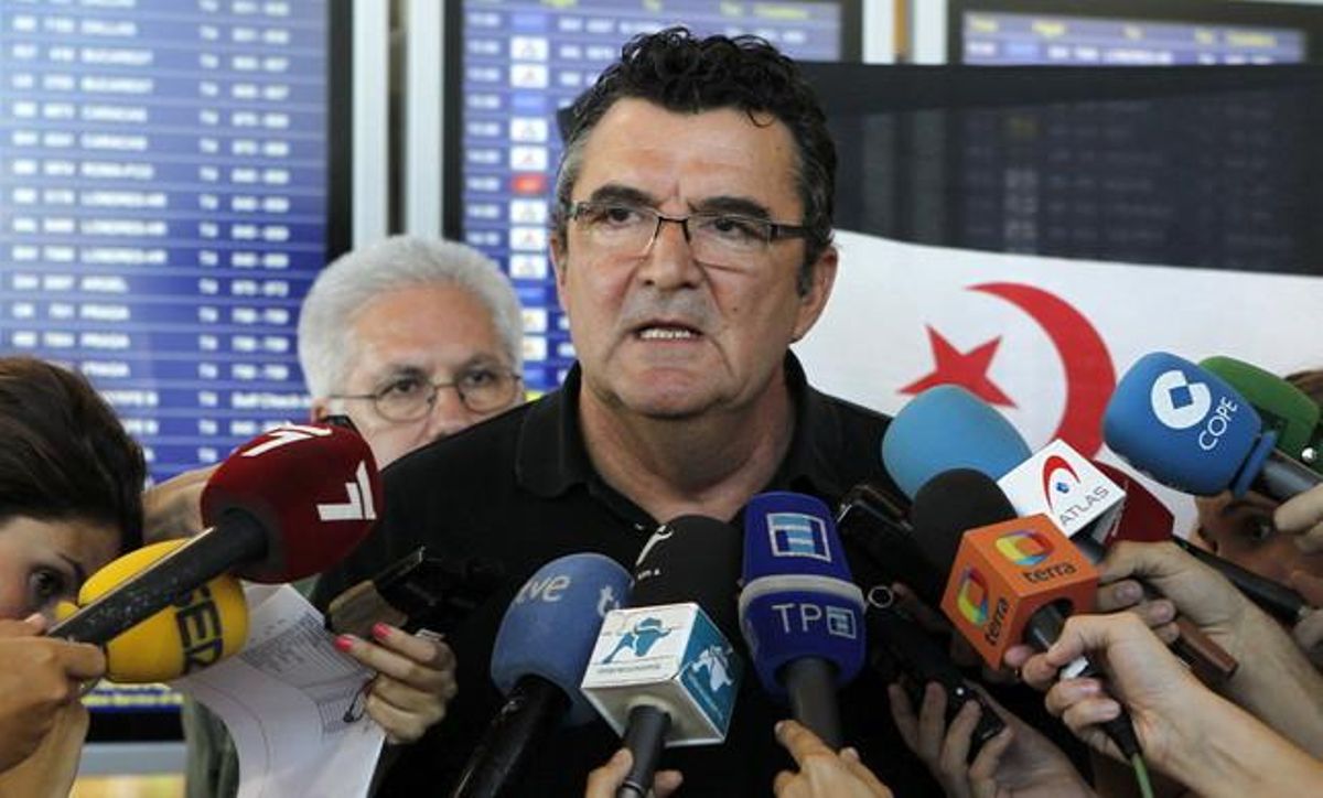 El presidente de la Coordinadora Estatal de Asociaciones Solidarias con el Sáhara (CEAS-Sáhara), José Taboada, este martes, en el aeropuerto de Barajas. EFE / J. J. Guillén El presidente de la Coordinadora Estatal de Asociaciones Solidarias con el Sáhara (CEAS-Sáhara), José Taboada, este martes, en el aeropuerto de Barajas. EFE / J. J. Guillén