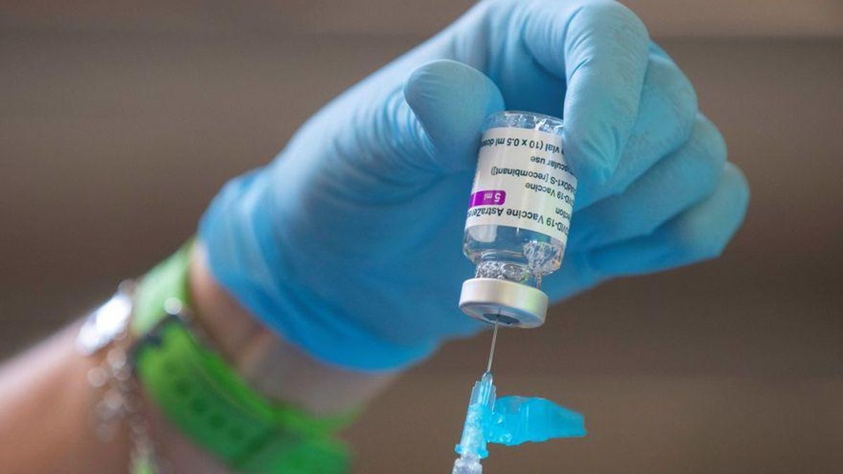 Sanidad llama al orden a las autonomías para que pongan la segunda dosis de Pfizer Sanidad llama al orden a las autonomías para que pongan la segunda dosis de Pfizer