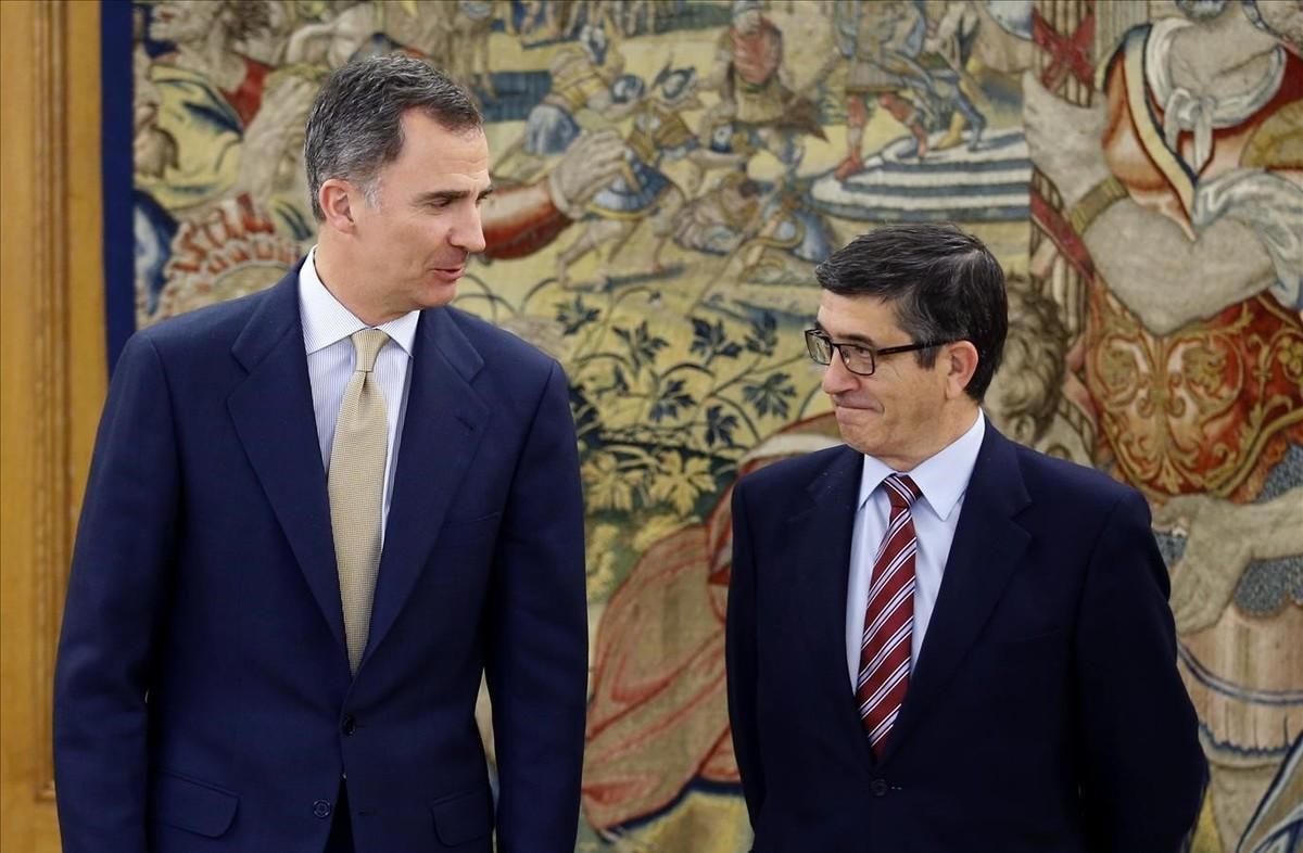 El Rey recibe al presidente del Congreso, Patxi López, al término de su tercera ronda con los grupos El Rey recibe al presidente del Congreso, Patxi López, al término de su tercera ronda con los grupos