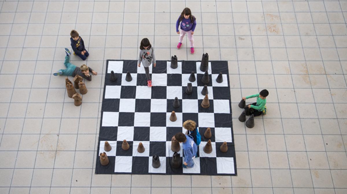 La práctica del ajedrez se consolida en Cataluña en clubes y asociaciones aunque sigue invisible para el gran público