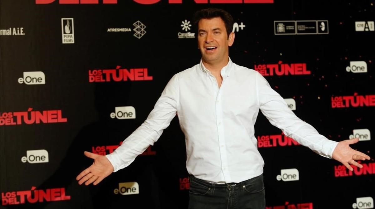El actor y presentador Arturo Valls, en el cine Palafox de Madrid, donde presentó su primera película como productor, ’Los del túnel, estrenada el viernes. El actor y presentador Arturo Valls, en el cine Palafox de Madrid, donde presentó su primera película como productor, ’Los del túnel, estrenada el viernes.