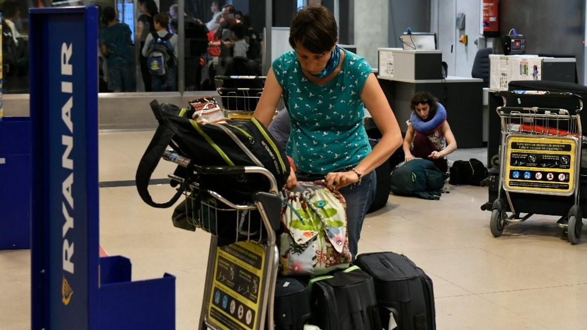 crisantemo bestia fluido RYANAIR | La contudente respuesta de Ryanair a una pasajera que da un truco  para viajar sin pagar maleta