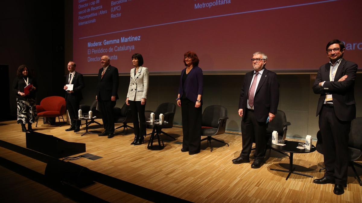 Gemma Martínez, Johann Martin Feckl, Daniel Crespo, Diana Morant, Laia Bonet, Mateo Valero y Carlos Trenchs, en el debate ’Barcelona, capital de la innovación’, de las jornadas React 2022.