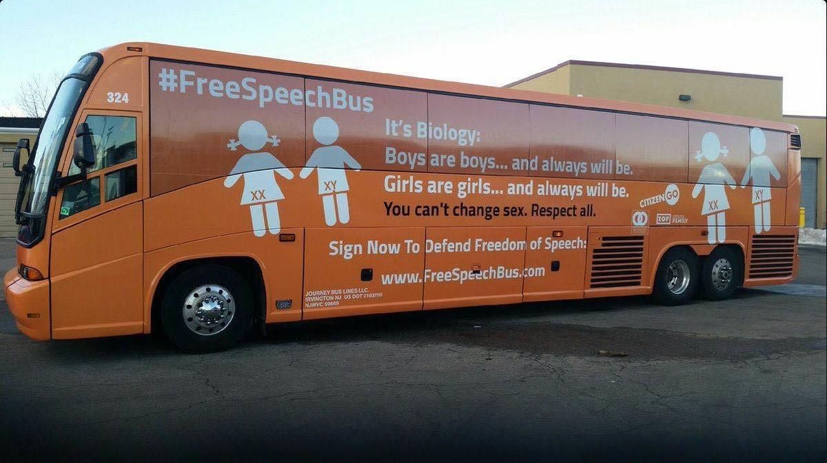 El bus de Hazte Oír, en Nueva York. El bus de Hazte Oír, en Nueva York.