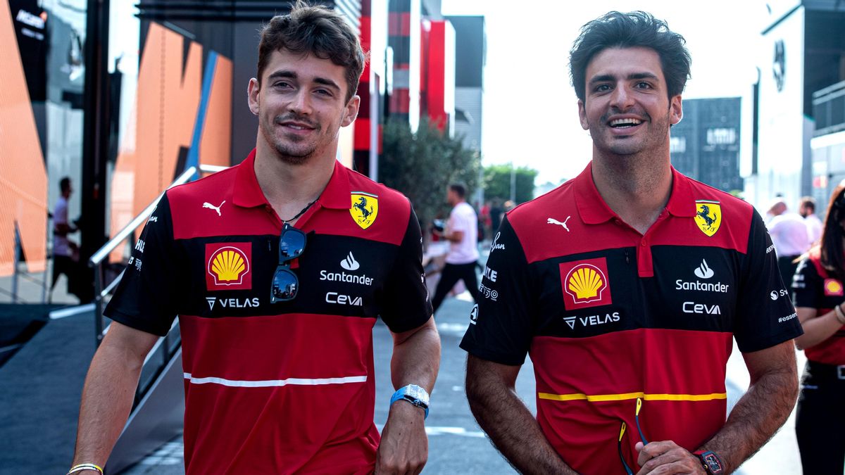 Charles Leclerc y Carlos Sainz caminan juntos en Hungaroging Charles Leclerc y Carlos Sainz caminan juntos en Hungaroging